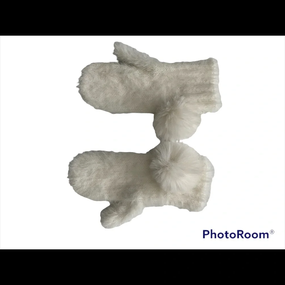 Woman’s White Gloves Mittens Fluffy Warm Comfy Great Looking Gently Worn